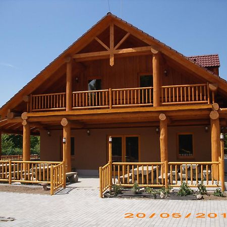 Restaurace a Penzion U Fábů Lednice Exterior foto