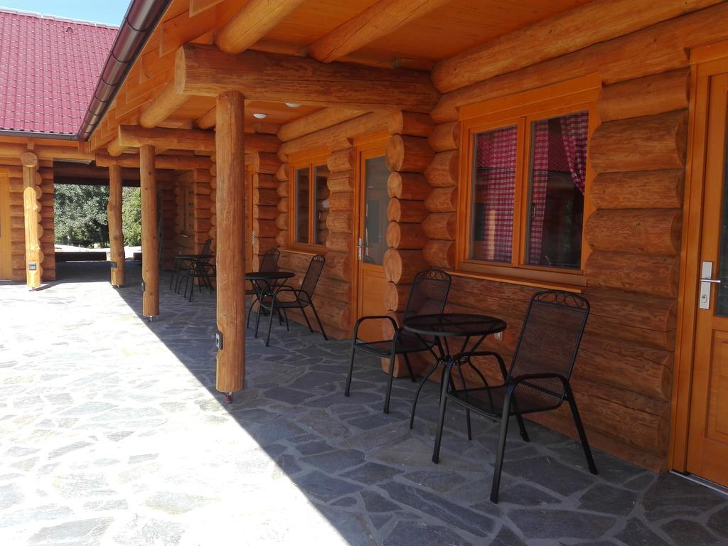 Restaurace a Penzion U Fábů Lednice Exterior foto